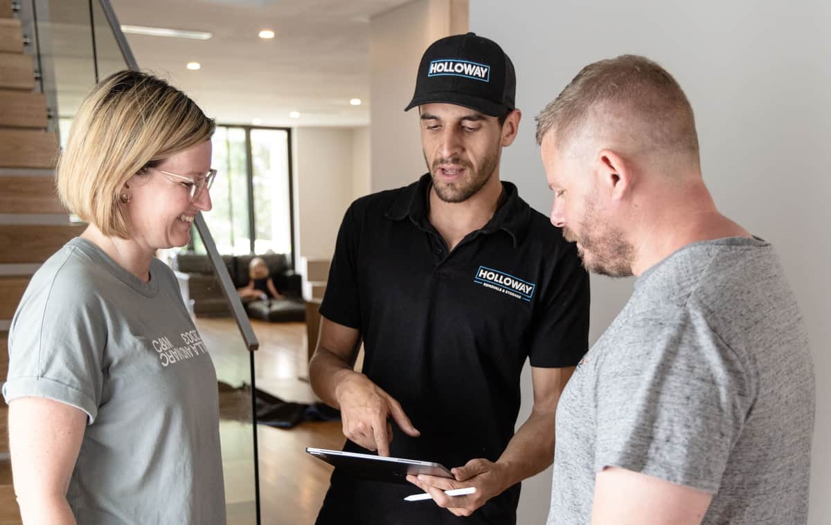 Removalists at a house