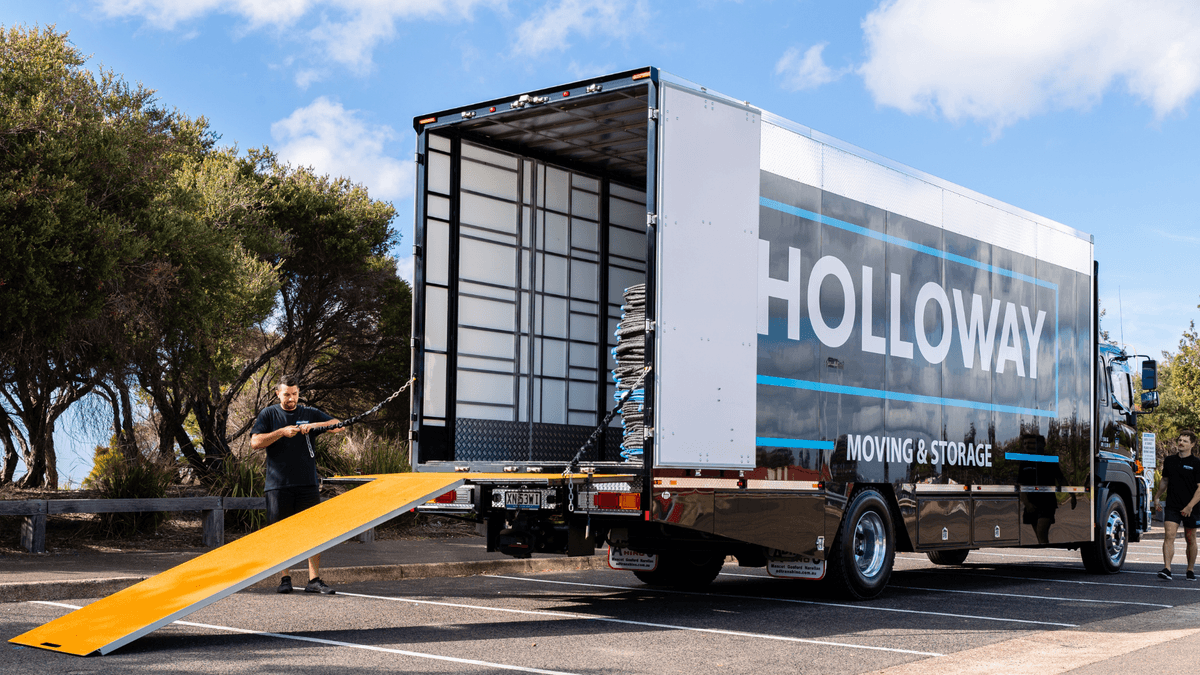 holloway removals large moving truck