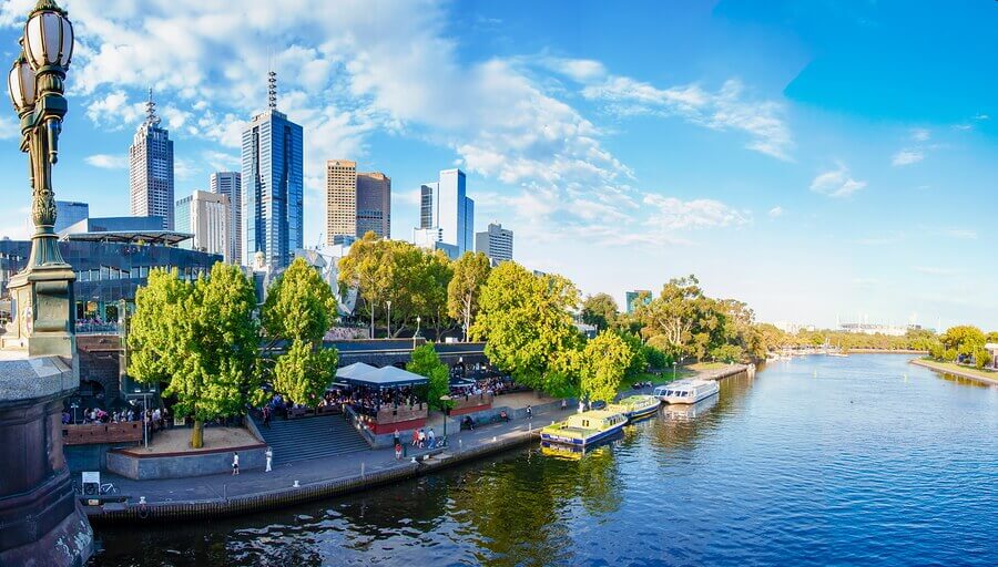 melbourne Over Yarra River And City 88939676 1