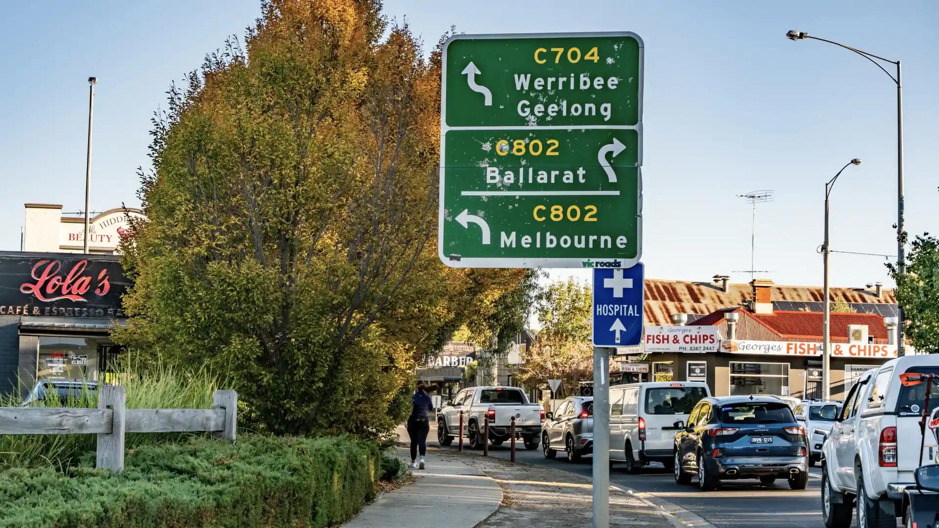 Road sign in Bacchus Marsh, Moorabool, pointing to Geelong and Ballarat